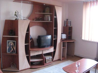 Apartament mobilat modern, situat vis a vis de Teatrul M.Sorescu
