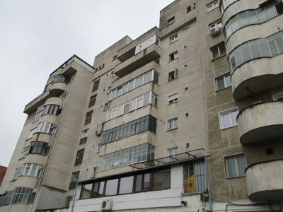 Apartament pe Calea Bucuresti, vis a vis de Mc Donald s